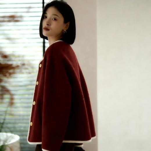 LONGNVFAIR 车厘子红羊羔绒皮毛一体大衣  外层高密度QQ小粒仿羊羔毛，绒朵细密蓬松度拉满，内里鹿皮绒，牢牢锁住热量，可拆卸白帽撞色 商品图1