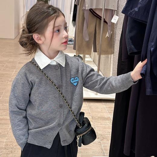 艾摩贝贝2025秋季新款男女童韩版百搭爱心字母毛衣开衫针织外套 商品图2
