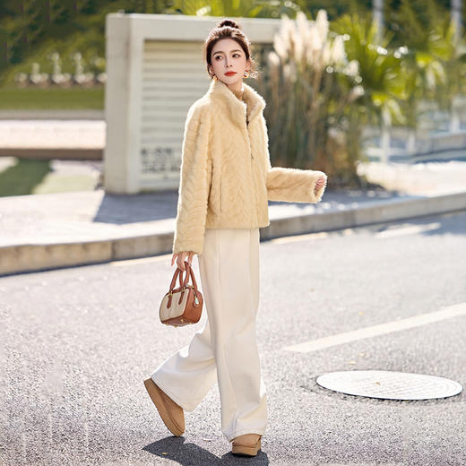 YJH5540优雅风皮毛一体外套女装冬2025新款女装时尚百搭气质保暖短款皮草 商品图3