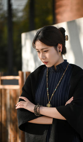 沉香的世界里浸润越深，越发觉得它像一位不善言辞却无比贴心的老友。