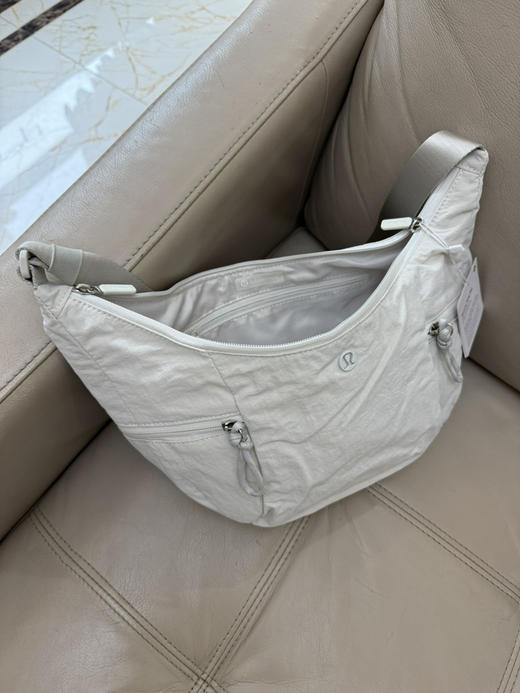1222-2 韩国渠道货 lulu 小号6L 腋下包 牛角包 轻便能装 结实耐造 百搭时尚 商品图12