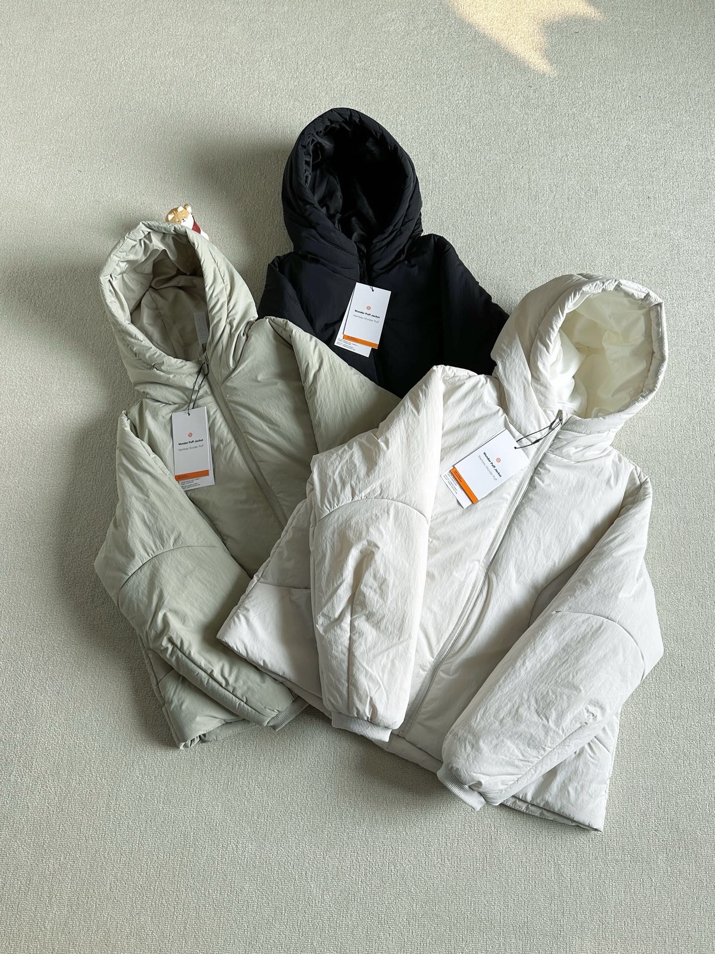 露露乐檬 Water-Resistant女士连帽外套棉服。