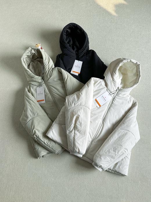 露露乐檬 Water-Resistant女士连帽外套棉服。 商品图0