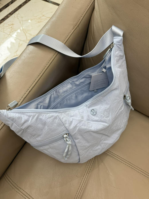 1222-2 韩国渠道货 lulu 小号6L 腋下包 牛角包 轻便能装 结实耐造 百搭时尚 商品图4