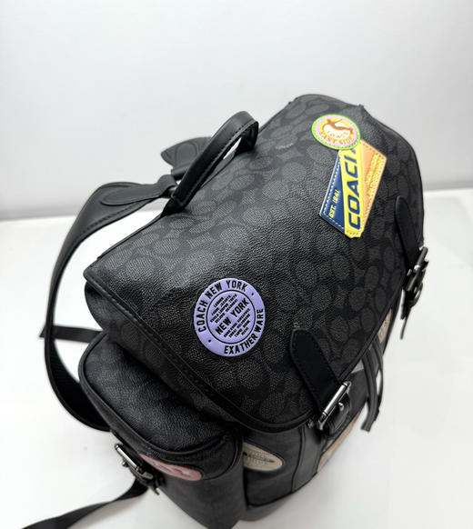 蔻c老花徽章双肩包书包 商品图7