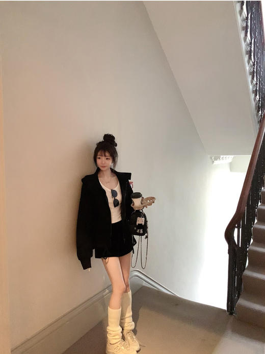 金蘑菇菇 日常素颜爱穿系列 黑卫衣 商品图0