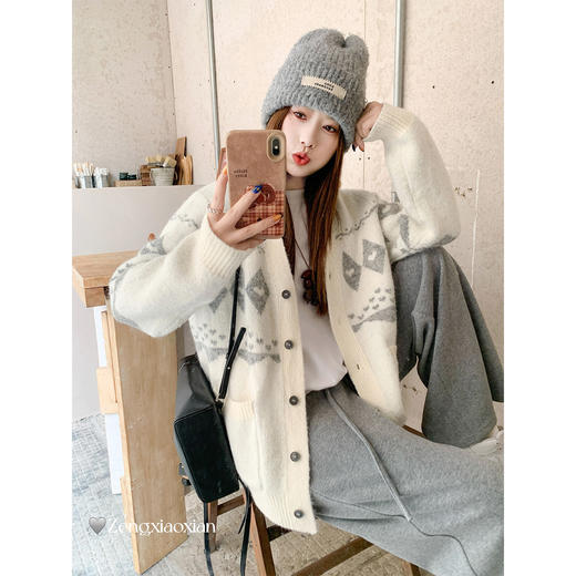 <曾小咸推荐>现货秒杀 ！微信超特价！韩系提花v领毛衣开衫 日常219.99 立减120 秒杀99.99！！ 商品图3