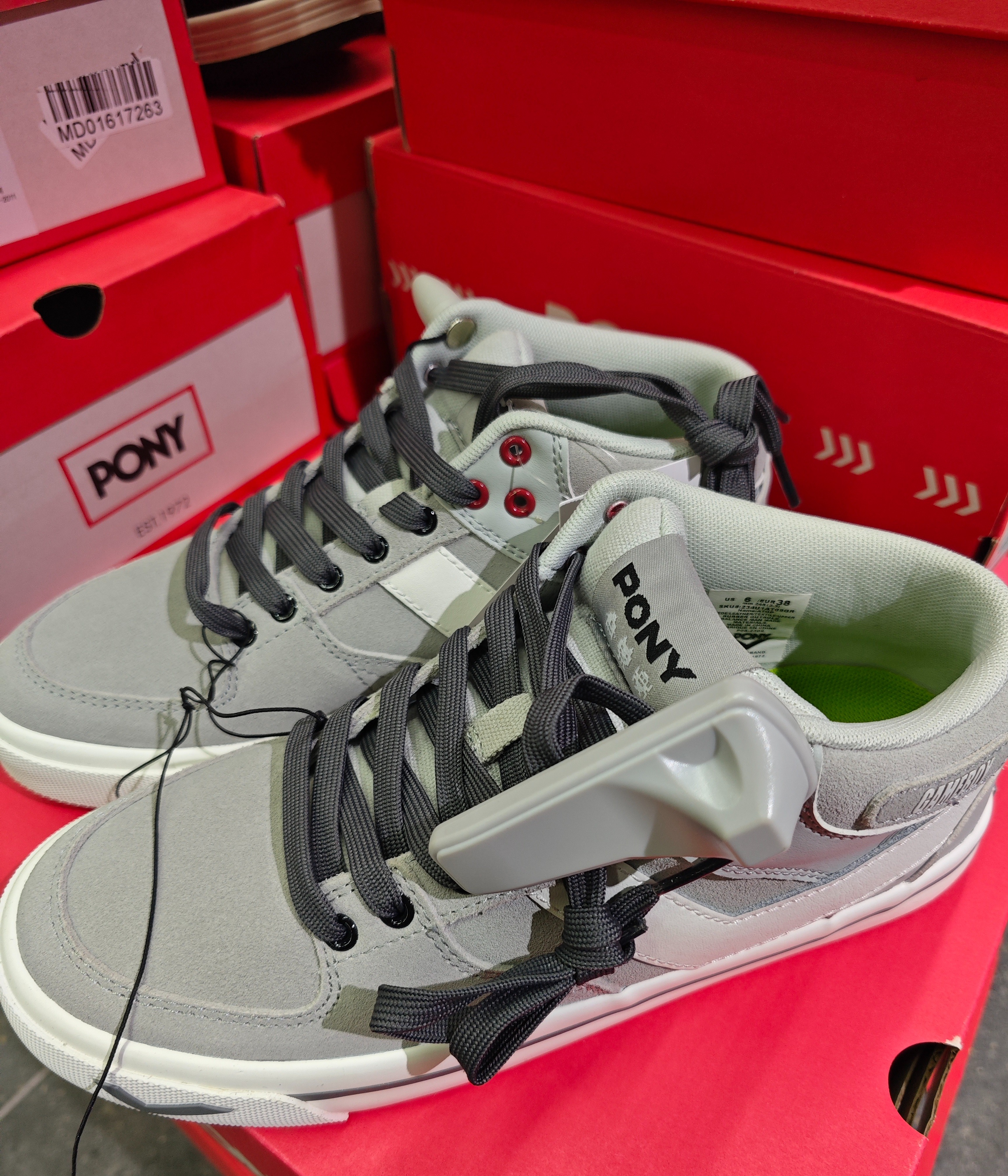 PONY 99元2双 运动鞋 (线上线下同时在售不保证有货，无原鞋盒介意勿拍）638433-TY