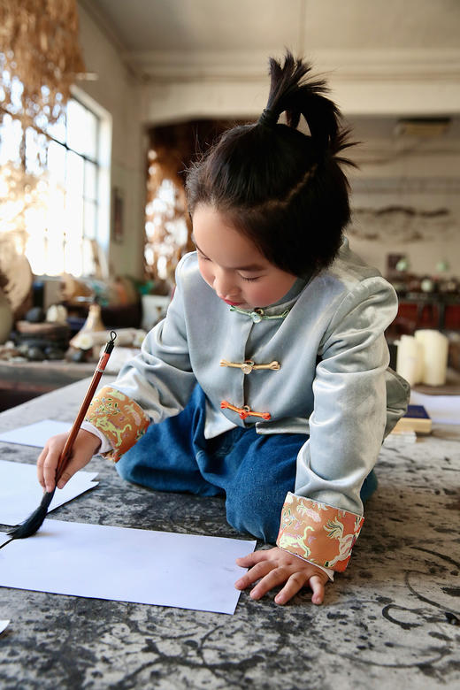 【预售】盛唐牡丹  Kids蓝灰色马跃新春双穿外套&PeaceBio面霜&身体乳东方境礼盒 商品图5