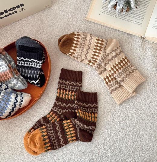 老米优品🎈福利，5双装！《冬日费尔岛提花羊绒袜子》含羊绒9.2% ！礼盒 加厚保暖 ~ 商品图8