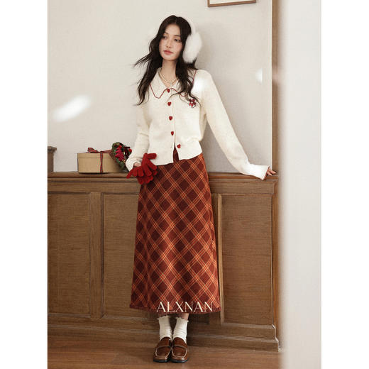 鹿向南「红莓果酱」杏色针织毛衣复古显瘦格纹半身裙女冬时尚套装 商品图0