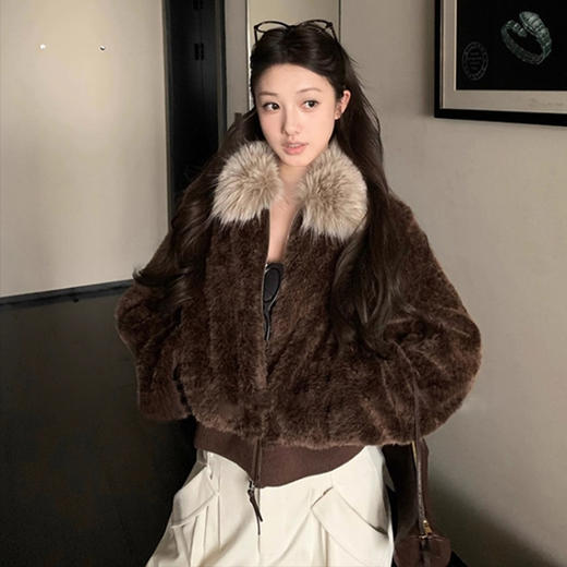 西遇巴恩风短款外套女冬季新款法式高级感大毛领保暖加厚上衣SS051982 商品图4