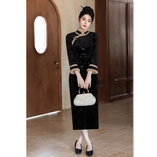 GX时尚改良新中式长款毛领加绒旗袍2025冬季新款年轻女士高级感旗袍 商品图3