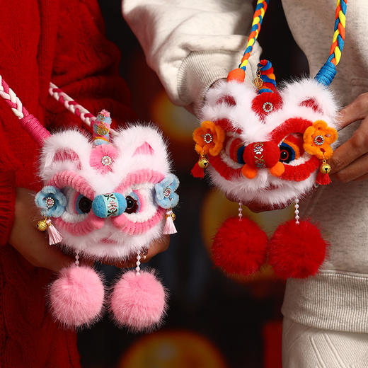 【精美醒狮造型❗️毛绒质感触感舒适】马年2026新年春节元宵节扭扭棒背包中国风醒狮春节过年喜庆儿童红包挎包。jb 商品图0