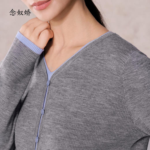 【商场同款】CNK5018 “ 拼色通勤毛衫 ” 袖口、前襟，拼接蓝色，恰到好处的点缀，时髦又减龄 商品图2