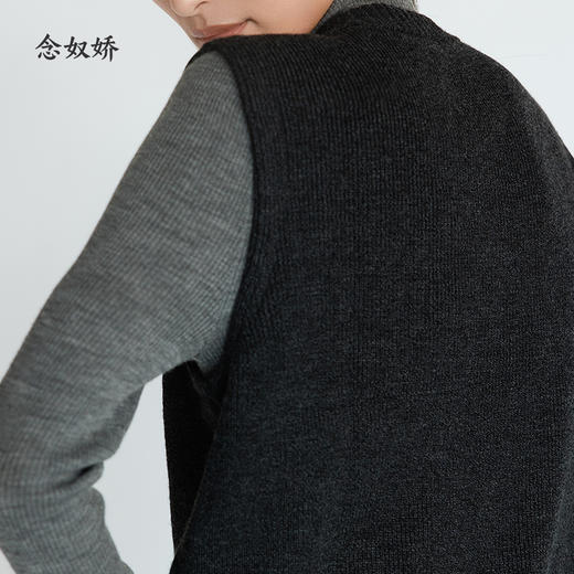 【商场同款】CNI5B66 “ 叠穿马甲 ” 纯羊毛智性灰马甲 诠释职场穿搭”的简约美 商品图5