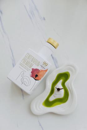 罗兰斯油庄空运来的两款方瓶橄榄油