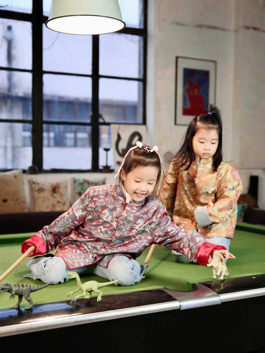 【预售】盛唐牡丹  Kids中国红马跃新春双穿外套&PeaceBio面霜&身体乳东方境礼盒 商品图4