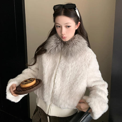 西遇巴恩风短款外套女冬季新款法式高级感大毛领保暖加厚上衣SS051982 商品图3