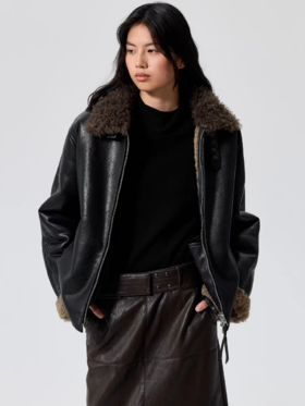 Simple Project/Y25241/皮毛一体翻领修身短夹克