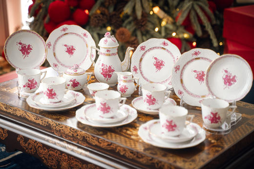 独角鹿西洋古董20世纪匈牙利赫伦瓷窑出品 Apponyi Rosa 玫粉花叶系列主题手绘描金装饰下午茶瓷器套件 商品图1