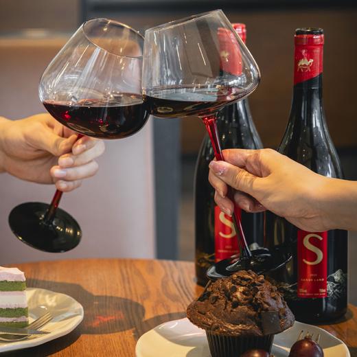 新年好礼 【6瓶原箱更实惠】大美新疆 沙地酒庄·S半甜红葡萄酒 口感柔顺偏甜更好喝 女士友好 13%vol 750ml/瓶（送海马刀+精美礼袋） 商品图8