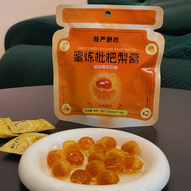 【慢严舒柠蜜炼爆浆软糖】 从舌尖到喉咙的清爽滋润  0防腐剂、0色素  梨膏添加量≥50%