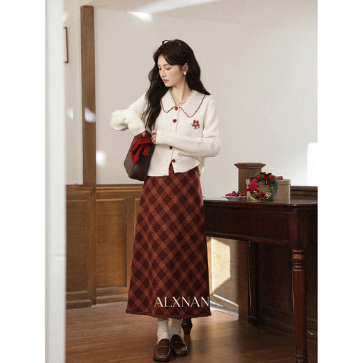 鹿向南「红莓果酱」杏色针织毛衣复古显瘦格纹半身裙女冬时尚套装 商品图1