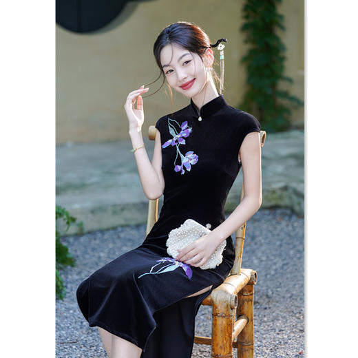 GX丝绒绣花长款无袖旗袍2025秋季新款修身时尚港风日常旗袍裙 商品图3