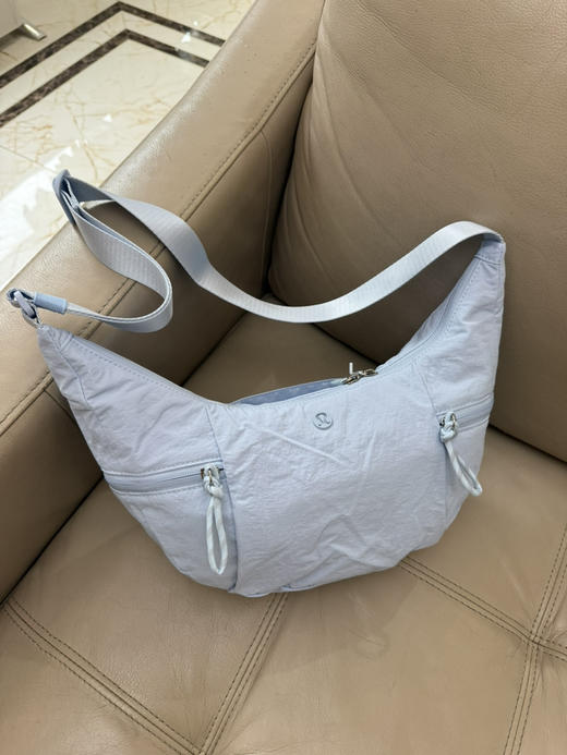 1222-2 韩国渠道货 lulu 小号6L 腋下包 牛角包 轻便能装 结实耐造 百搭时尚 商品图7