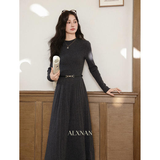 鹿向南「阅隅时光」气质灰色内搭连衣裙女秋冬季修身收腰针织长裙 商品图0