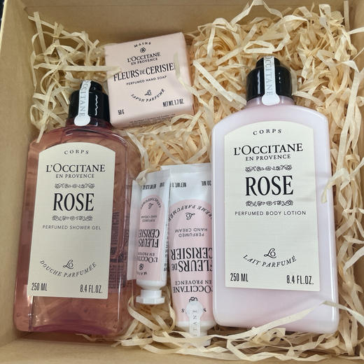 欧舒丹套装（润肤露/身体乳250ml+沐浴啫喱250ml+樱花香氛皂50g+护手霜30ml+护手霜10ml）） 商品图0