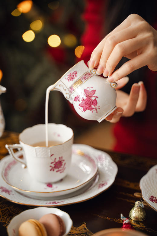 独角鹿西洋古董20世纪匈牙利赫伦瓷窑出品 Apponyi Rosa 玫粉花叶系列主题手绘描金装饰下午茶瓷器套件 商品图3