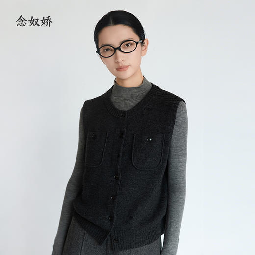 【商场同款】CNI5B66 “ 叠穿马甲 ” 纯羊毛智性灰马甲 诠释职场穿搭”的简约美 商品图4