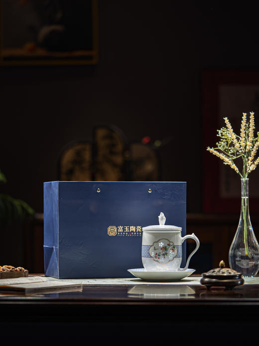 新品 富玉 | 景德镇陶瓷海棠雅韵茶漏杯带盖水杯 商品图0