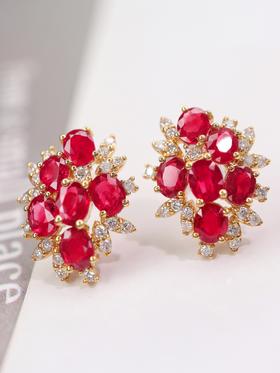 2.7ct刻面红宝石耳钉