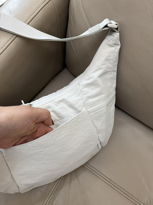 1222-2 韩国渠道货 lulu 小号6L 腋下包 牛角包 轻便能装 结实耐造 百搭时尚 商品图13