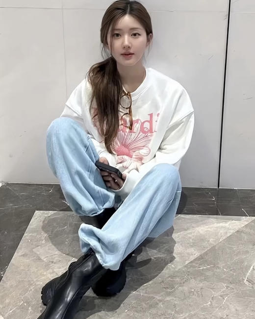 赵露思同款，韩代潮牌Mardi小雏菊加绒卫衣。 商品图1