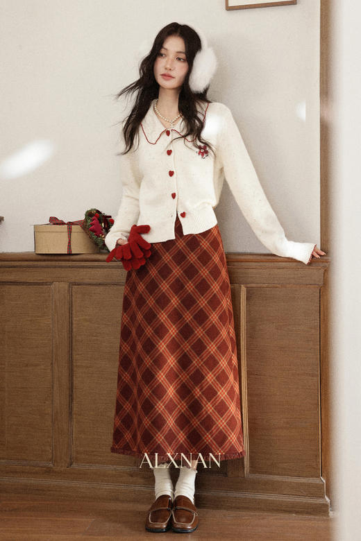 鹿向南「红莓果酱」杏色针织毛衣复古显瘦格纹半身裙女冬时尚套装 商品图5