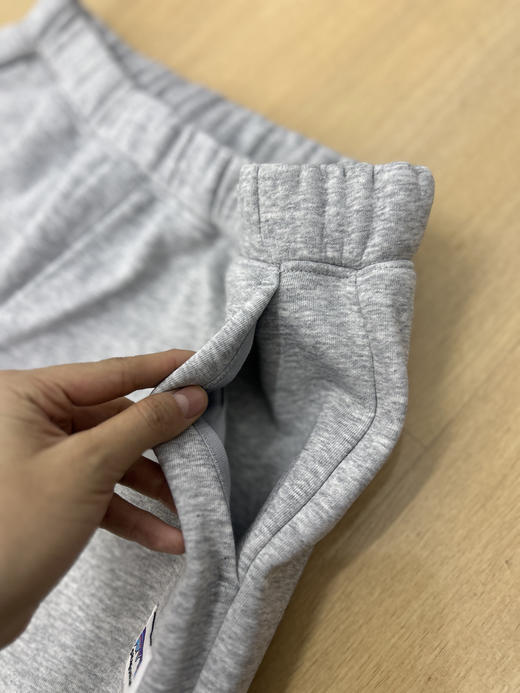 原单正品 Patagonia巴塔哥尼亚贴布绣加厚摇粒绒卫裤，男女同款，
颜色：黑色 灰色
尺码：M-2XL 商品图5