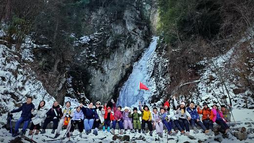 1.1-1.2元旦冰雪童话之旅｜【甲尔猛措2天1夜】漫步桃园羌寨，晚风音乐会，篝火晚会，徒步甲尔猛措，踏雪寻冰，红石雪滩，赏蓝冰冰瀑，含牦牛肉火锅（晚）自助烤肉（午）。 商品图6