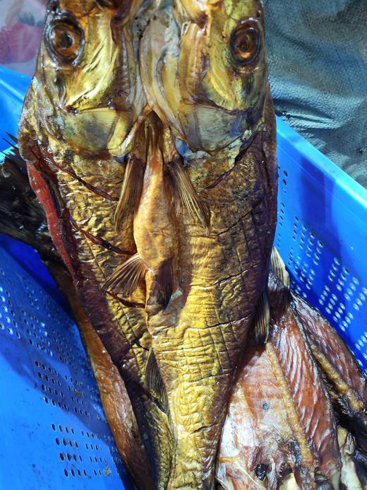 益阳风干鱼 水库大刁子鱼   个大 肉厚！ 约6斤左右一条的大白刁熏一条成品！收到货后需继续风干或冷冻保存~ 商品图1