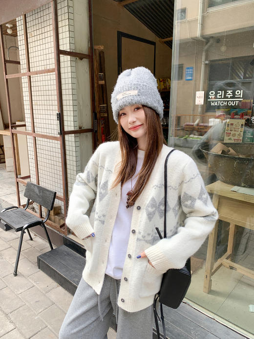 <曾小咸推荐>现货秒杀 ！微信超特价！韩系提花v领毛衣开衫 日常219.99 立减120 秒杀99.99！！ 商品图5