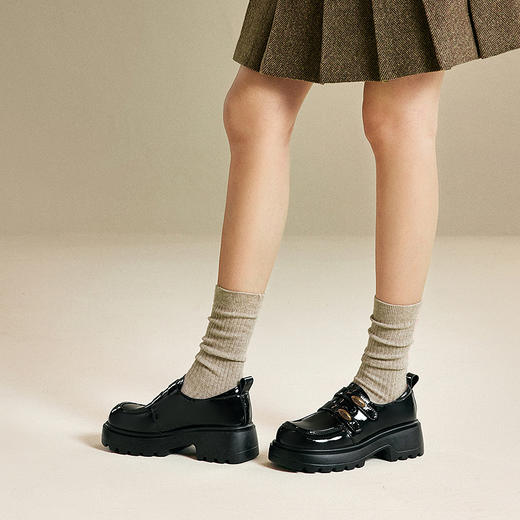 【上新】千百度漆皮厚底乐福鞋女2026春季新款增高黑色小皮鞋圆头深口单鞋A26138005 商品图4