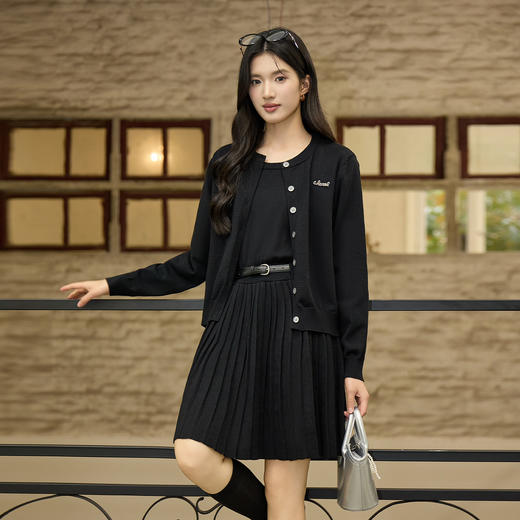 奢姿大码女装2025冬季系带设计圆领连衣裙胖妹妹时尚百褶针织裙子9654853815B 商品图2