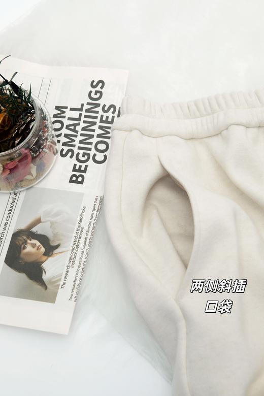 现货，今天发！【加绒牛奶裤】王炸裤🔥软软糯糯冬季百搭休闲裤，米杏色，松紧腰头，内层细密短绒，保暖舒适亲肤！面层面料：67%聚酯纤维，14.3%粘纤，7.8%锦纶，7.6%腈纶，3.3%羊毛 商品图10