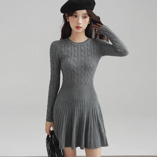 西遇长袖针织连衣裙女秋季新款复古圆领麻花收腰显瘦长裙SS051576 商品图1