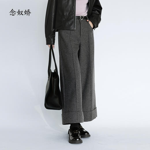 【商场同款】CNT5B44 “ 摩登八分裤 ” 八分阔腿裤， 脚口翻边利落大方 复合毛呢面料挺括有质感 商品图1