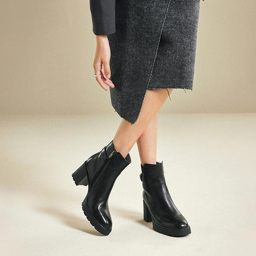 千百度厚底时装靴女粗高跟羊皮靴加绒增高保暖短靴子A25537793 商品图2