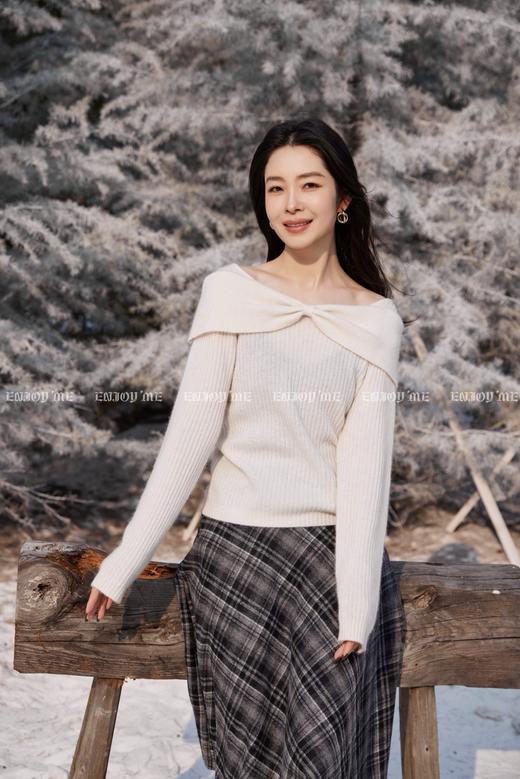 【门店同款】ENJOY冬季“午马”一字领蝴蝶结针织上衣 168843722 商品图9